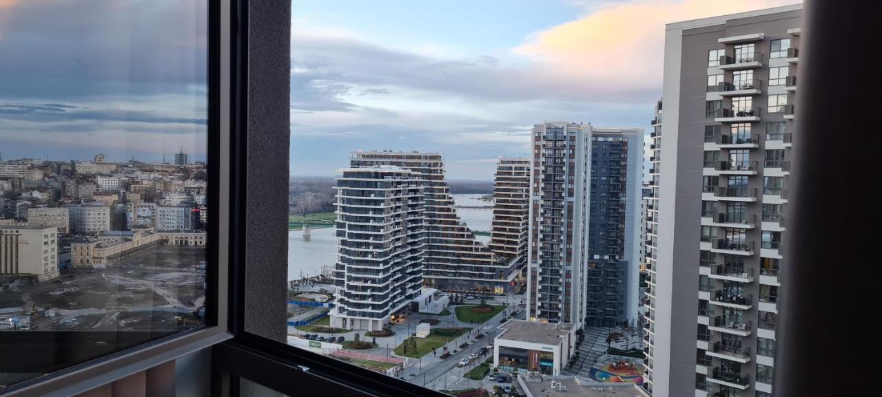 Lux Apartman Lola Sajmiste Bagian luar foto