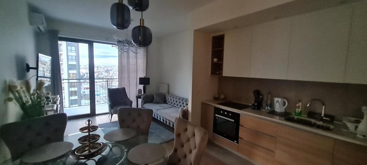 Lux Apartman Lola Sajmiste Bagian luar foto