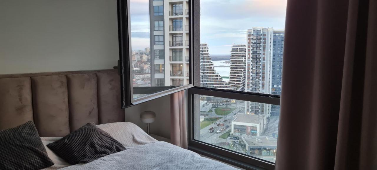 Lux Apartman Lola Sajmiste Bagian luar foto